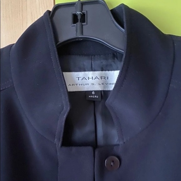 Tahari blazer - Picture 6 of 9